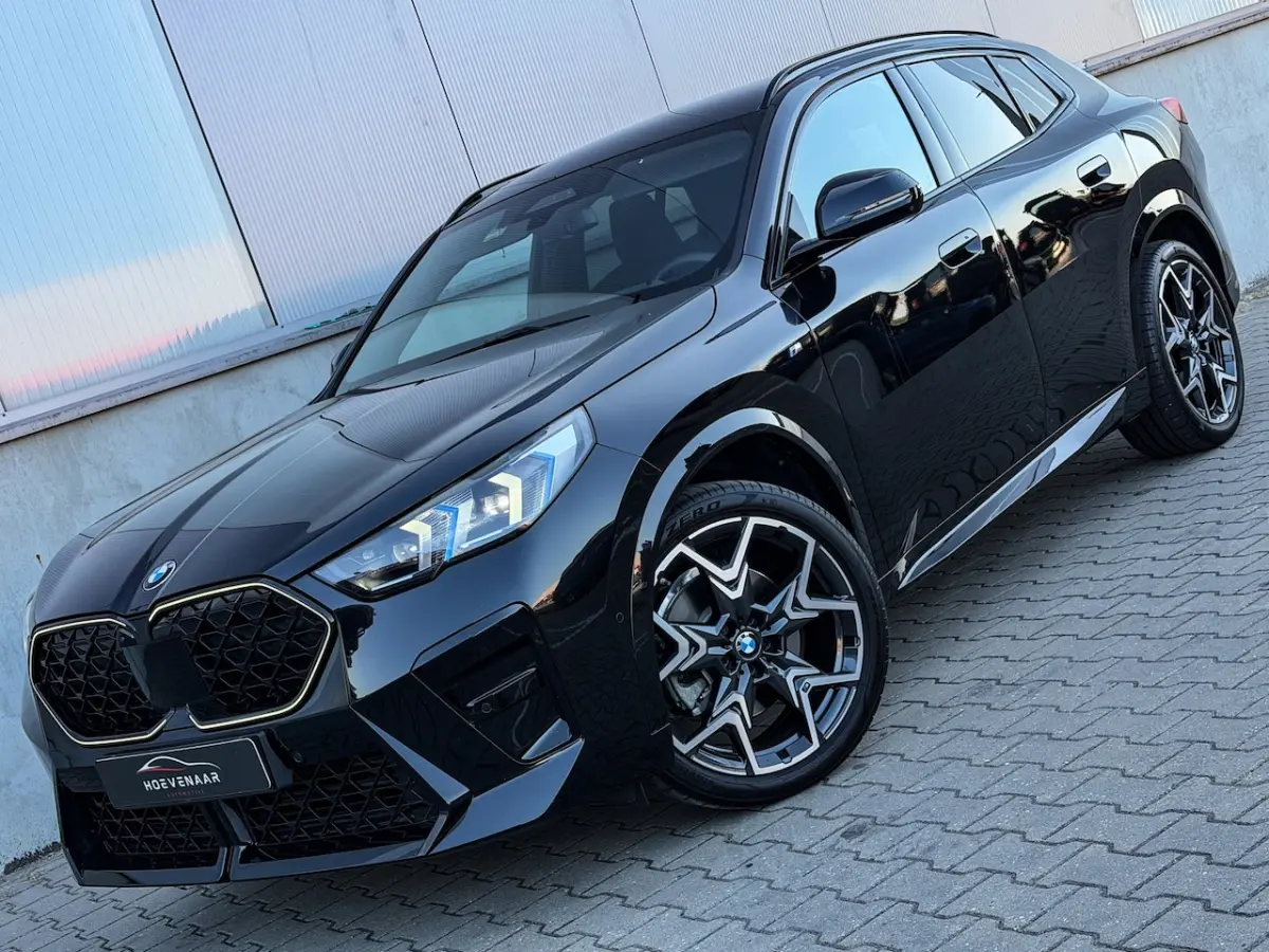SDrive20i M-sport Pano H&K Glow Full option 20Inch