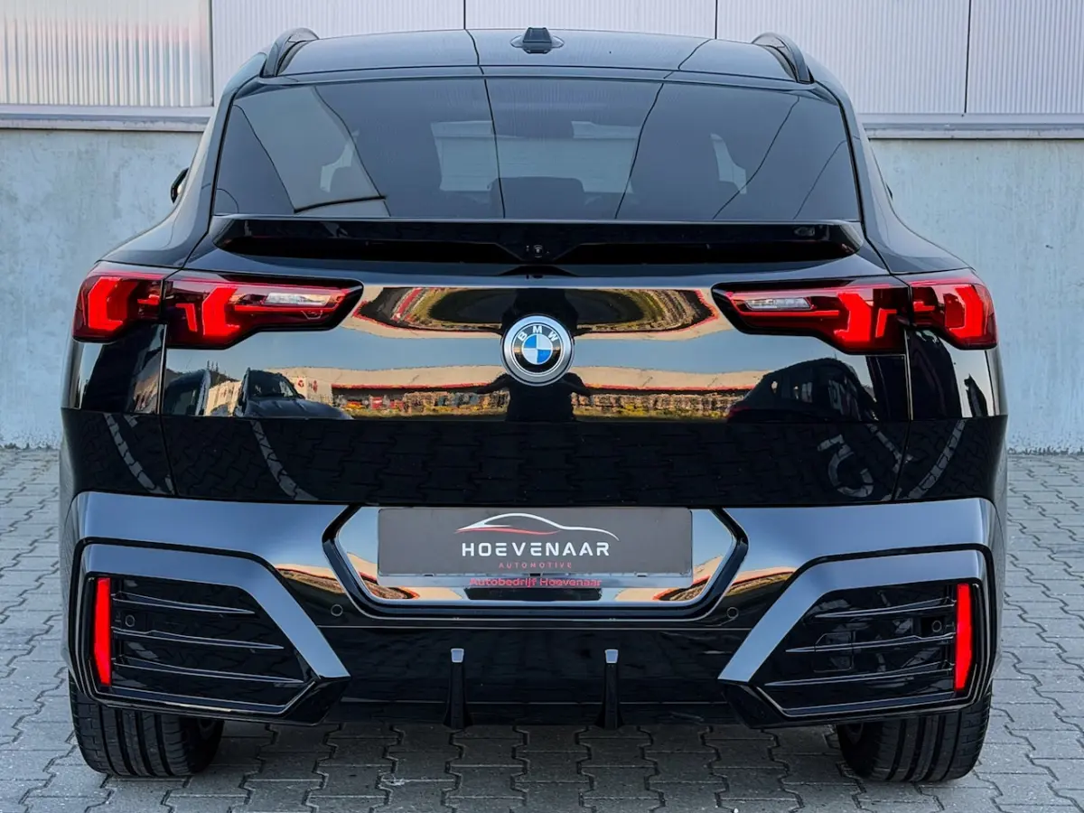 SDrive20i M-sport Pano H&K Glow Full option 20Inch