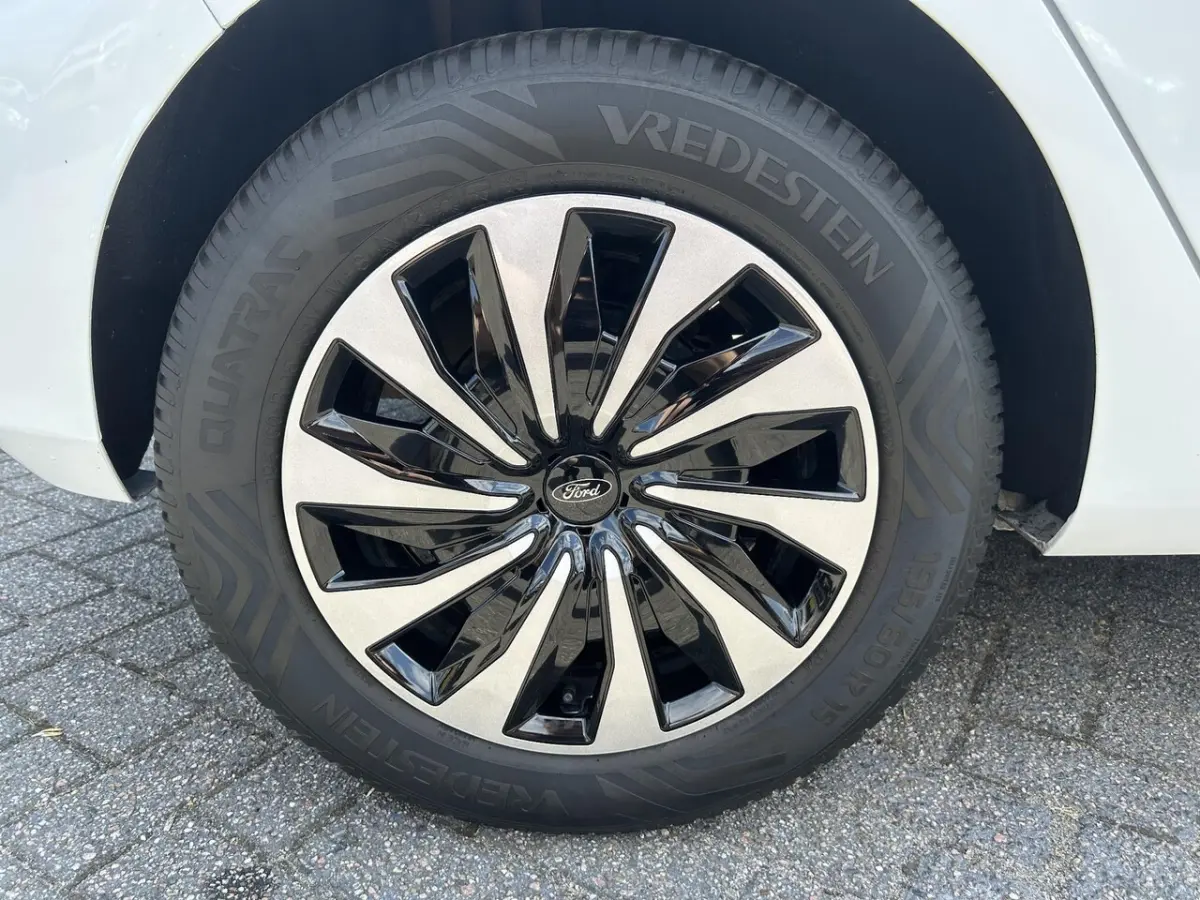 1.0 EcoBoost Hybrid Titanium /cruise control/airco/digitaal dealer onderhouden/nieuwstaat