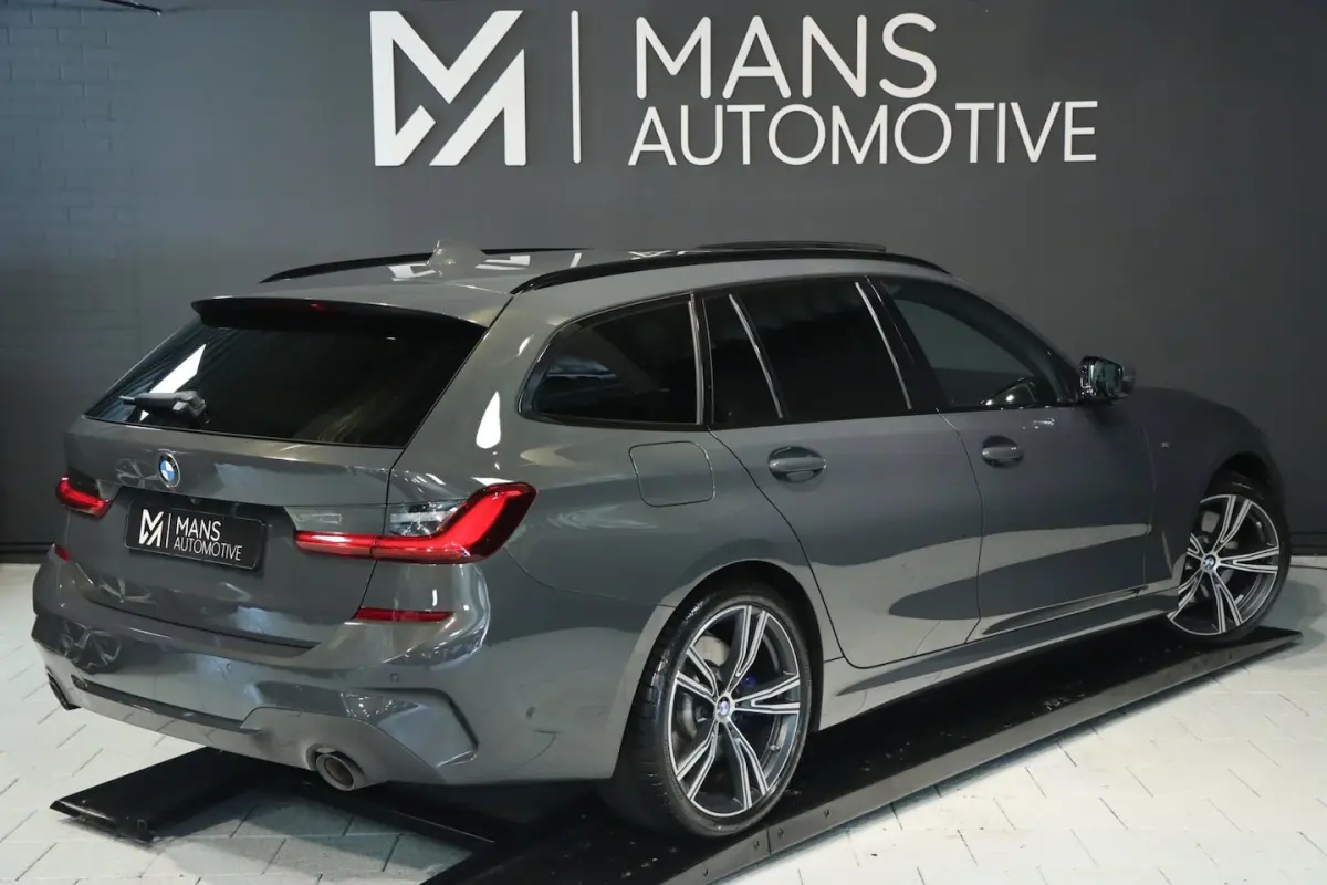 330i xDrive M Sport / PANO / LASER / HUD / MEMORY / 360 / H&K / KEYLESS