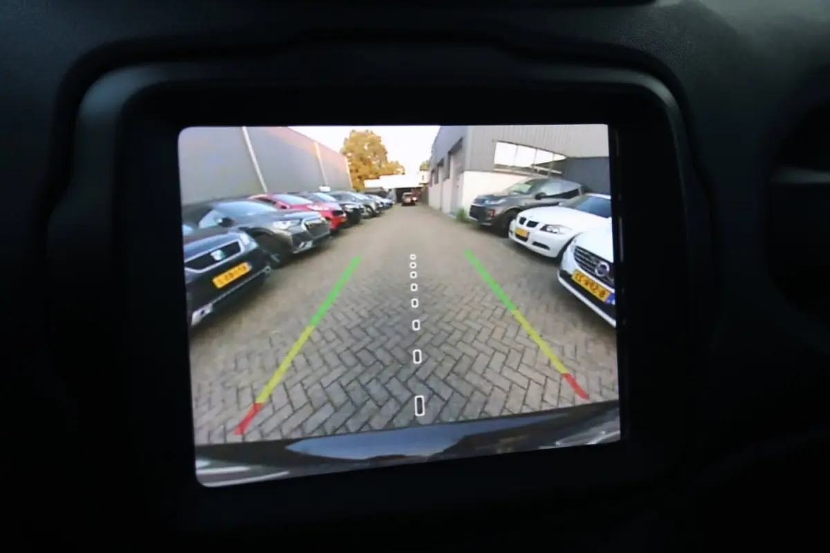 4xe 240 Plug-in Hybrid Electric S / PANO / ACC / KEYLESS / CAMERA / CARPLAY
