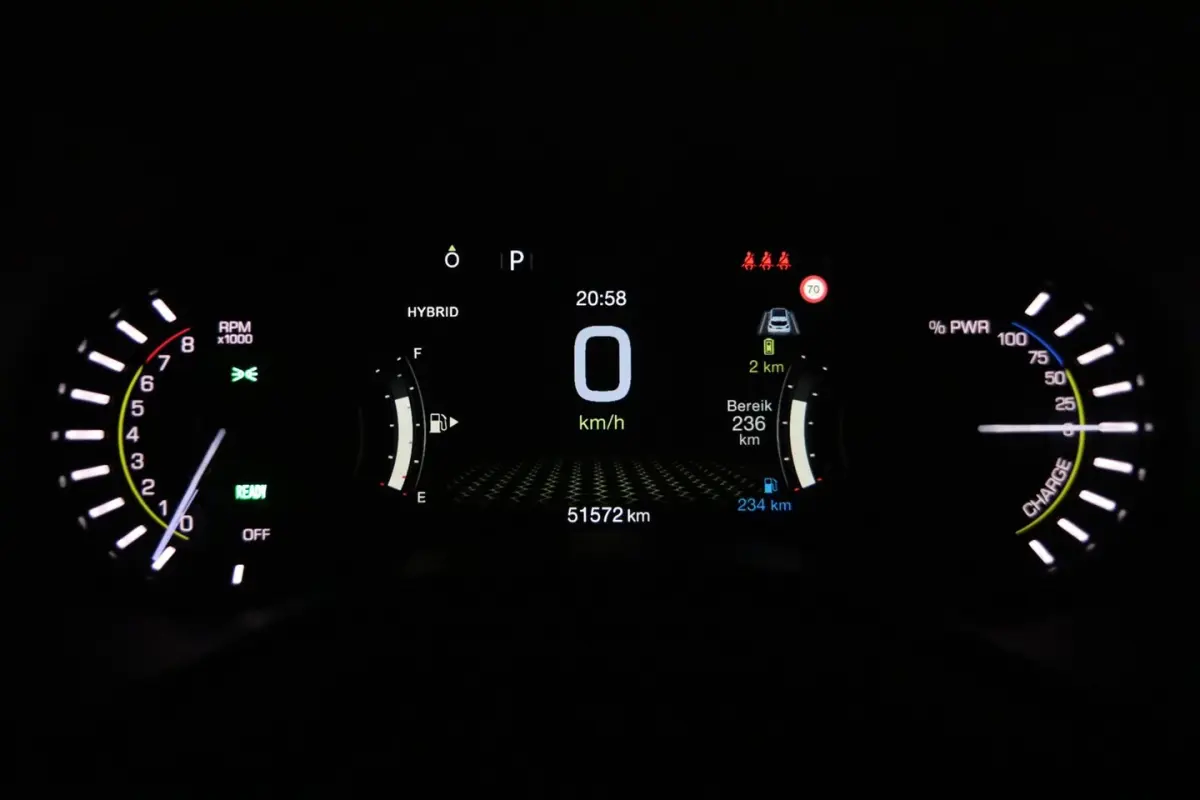 4xe 240 Plug-in Hybrid Electric S / PANO / ACC / KEYLESS / CAMERA / CARPLAY