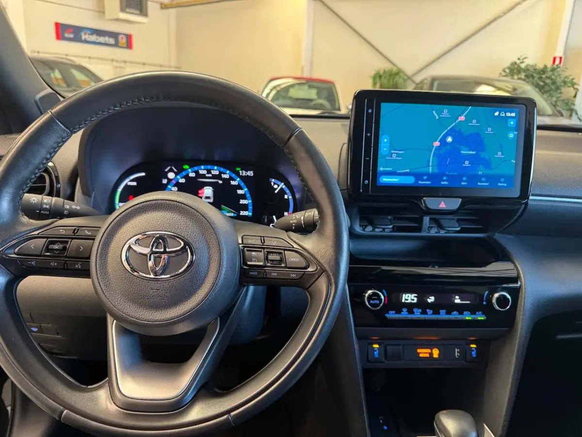 1.5 Hybrid Dynamic / Winterpack/Acc/keyless/Led/Camera/Dealer Oh
