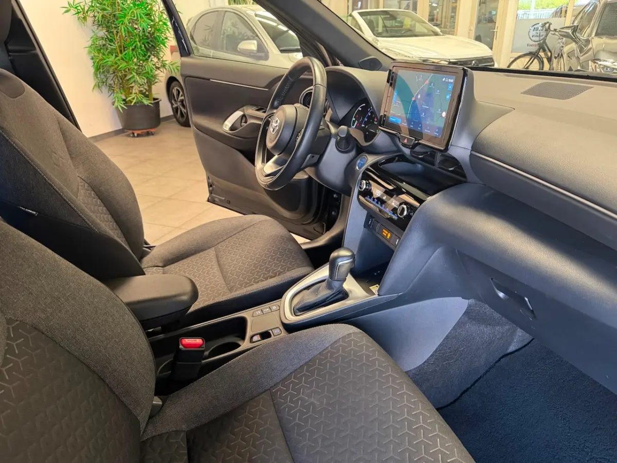 1.5 Hybrid Dynamic / Winterpack/Acc/keyless/Led/Camera/Dealer Oh