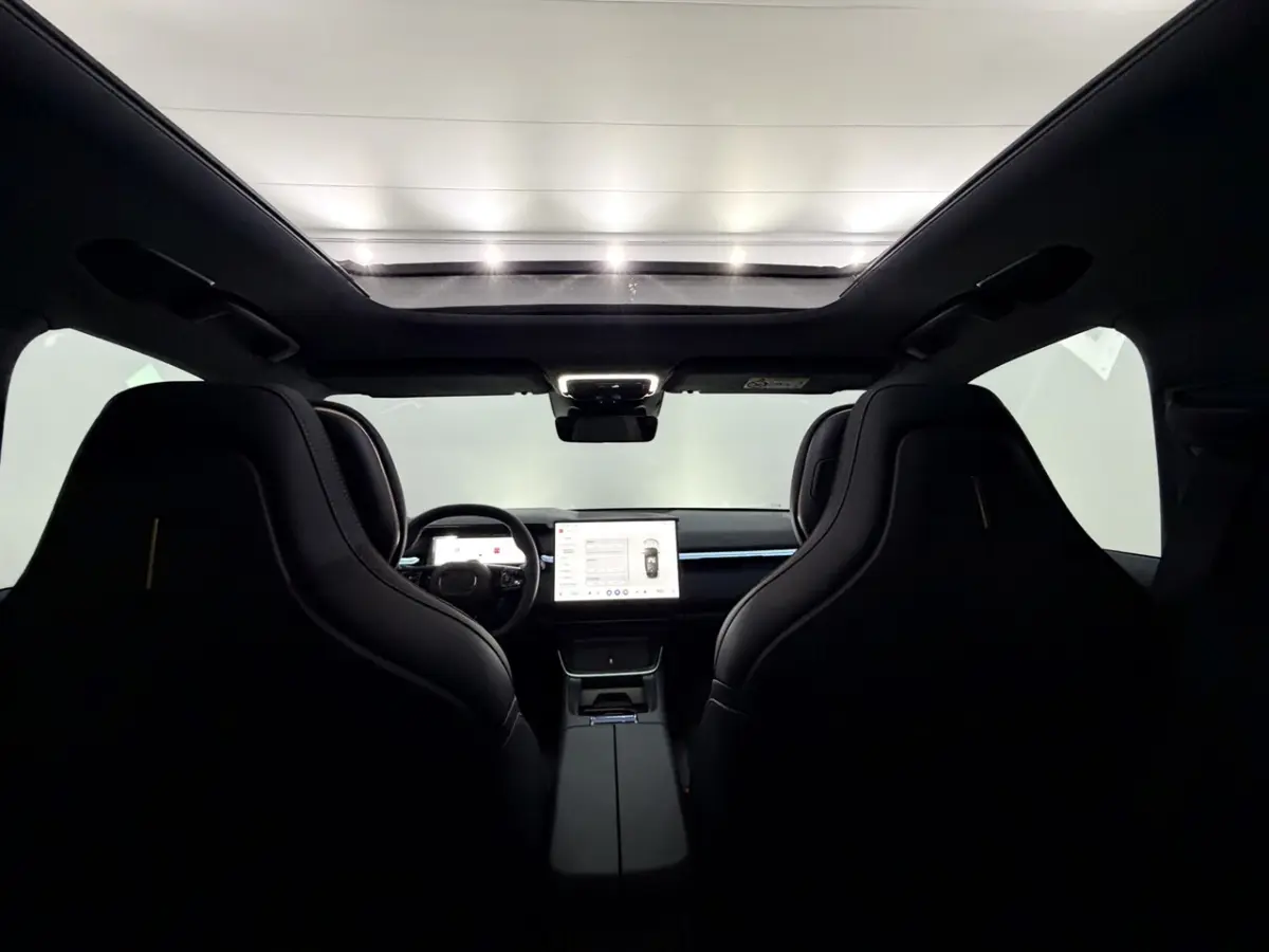 1.5 More Plug-in Panoramadak, Stoelmassage, Stoelventilatie, 360 camera, Harman/Kardon, Le