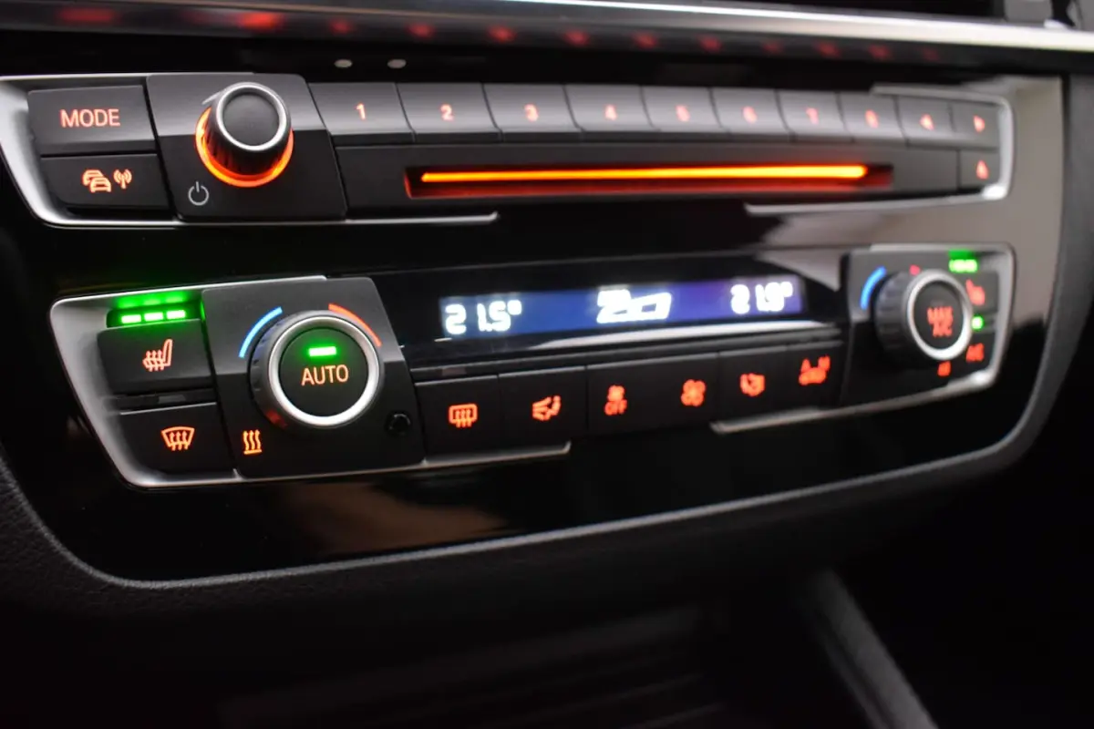 M2 DCT M-PERFORMANCE UITLAAT | CARPLAY | HARMAN KARDON | MEM.ST | CARBON | KEYLESS | LEDER