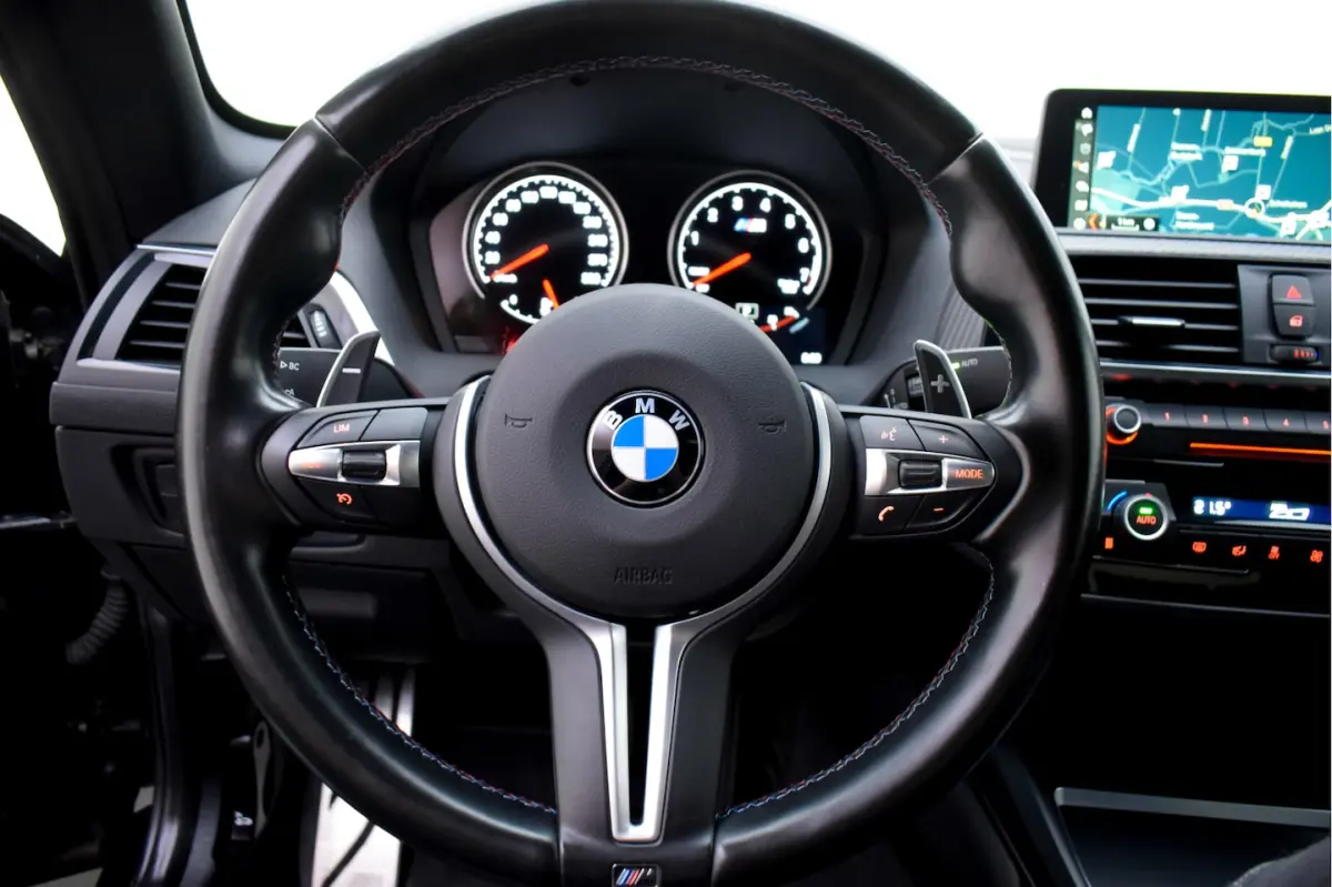 M2 DCT M-PERFORMANCE UITLAAT | CARPLAY | HARMAN KARDON | MEM.ST | CARBON | KEYLESS | LEDER
