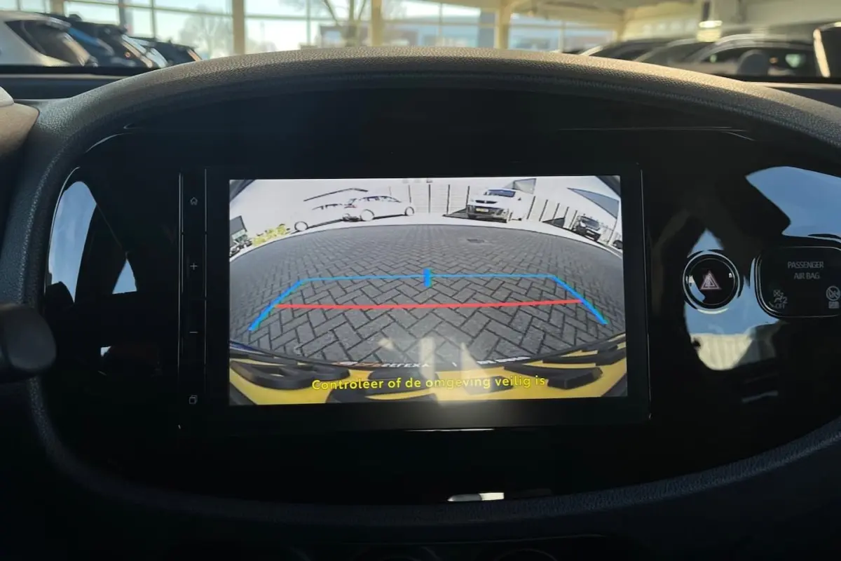 1.0 VVT-i S-CVT Play | CAMERA | CRUISE | CARPLAY |
