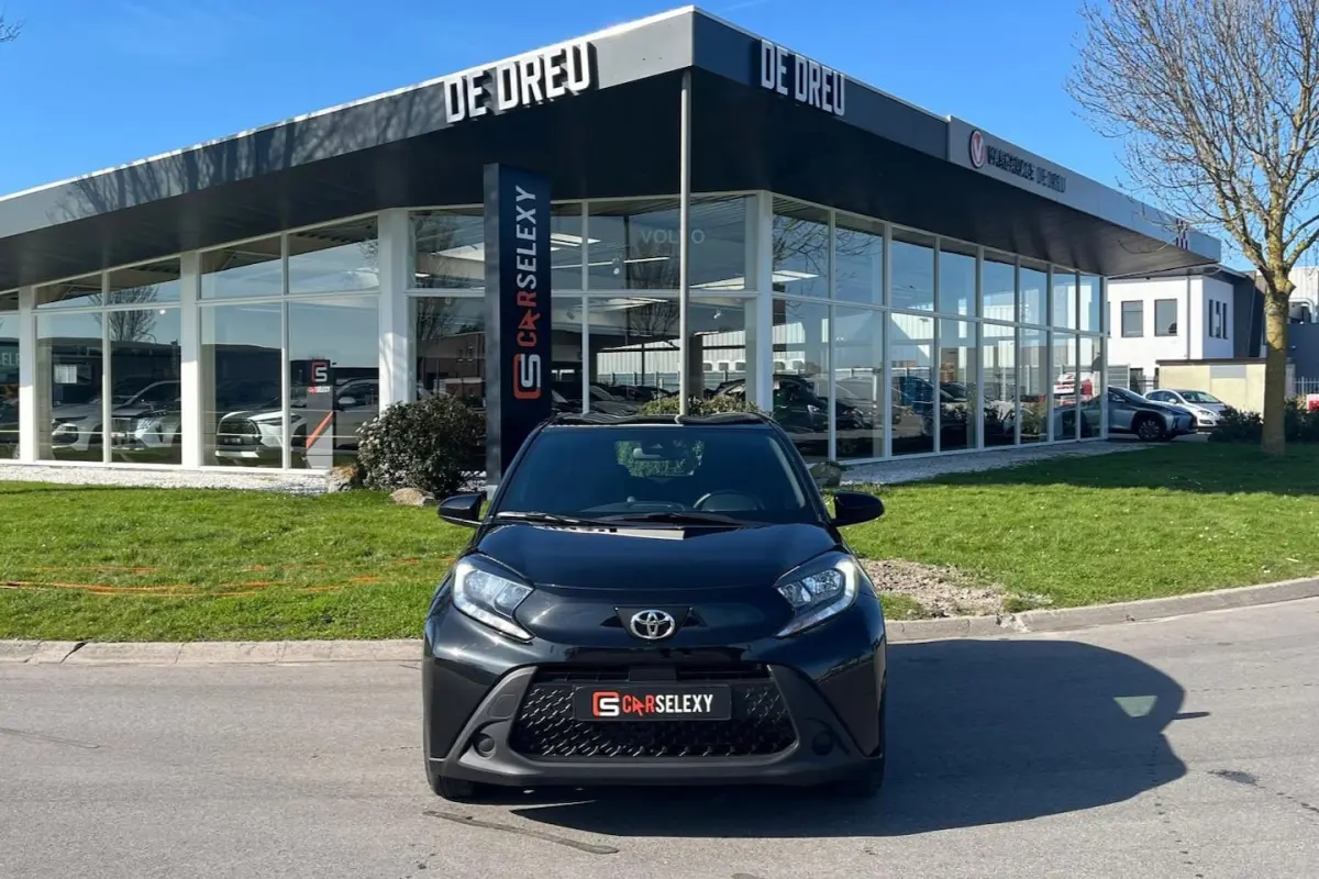 1.0 VVT-i S-CVT Play | CAMERA | CRUISE | CARPLAY |
