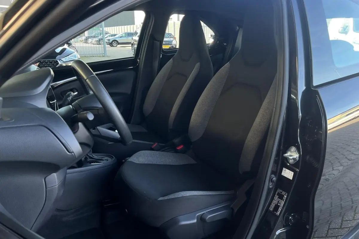 1.0 VVT-i S-CVT Play | CAMERA | CRUISE | CARPLAY |