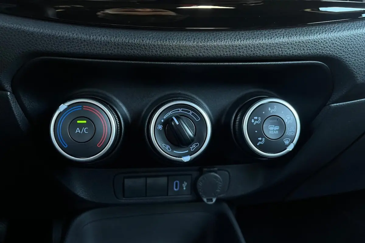 1.0 VVT-i S-CVT Play | CAMERA | CRUISE | CARPLAY |