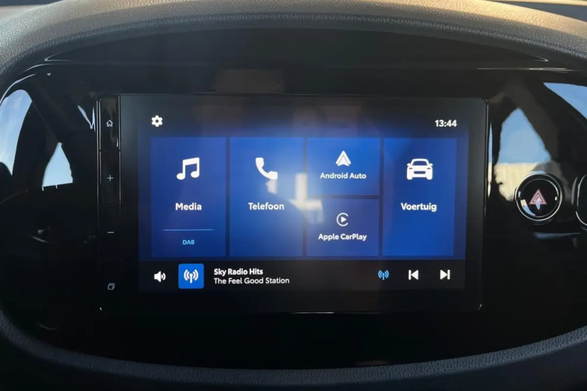 1.0 VVT-i S-CVT Play | CAMERA | CRUISE | CARPLAY |