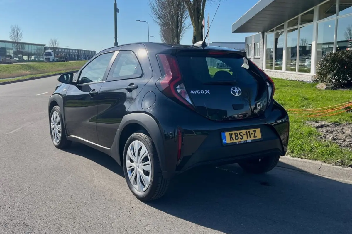 1.0 VVT-i S-CVT Play | CAMERA | CRUISE | CARPLAY |