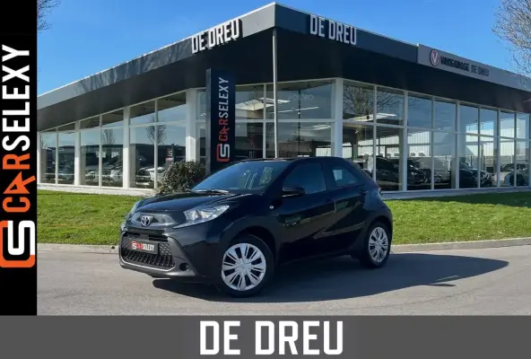 1.0 VVT-i S-CVT Play | CAMERA | CRUISE | CARPLAY |