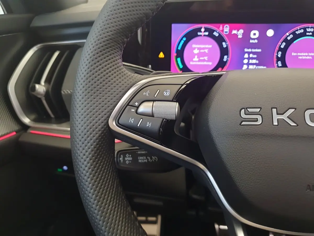 1.5 TSI PHEV DSG/AUT 204pk Sportline Business Wegklapbare Trekhaak, Panoramadak, Camera