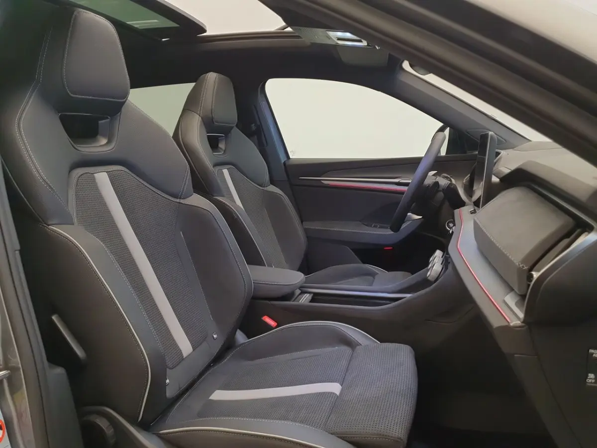 1.5 TSI PHEV DSG/AUT 204pk Sportline Business Wegklapbare Trekhaak, Panoramadak, Winterpak