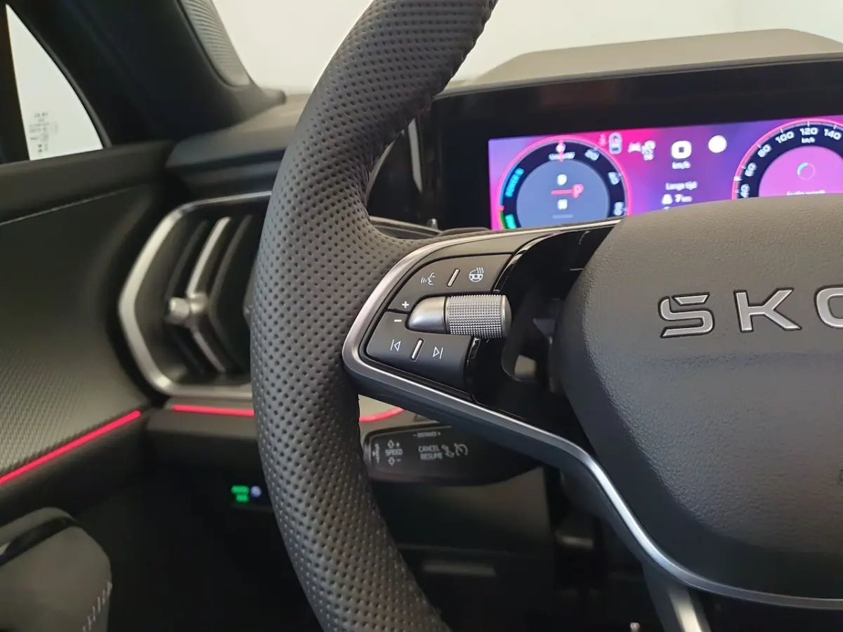 1.5 TSI PHEV DSG/AUT 204pk Sportline Business Wegklapbare trekhaak, Panoramadak, Winterpak