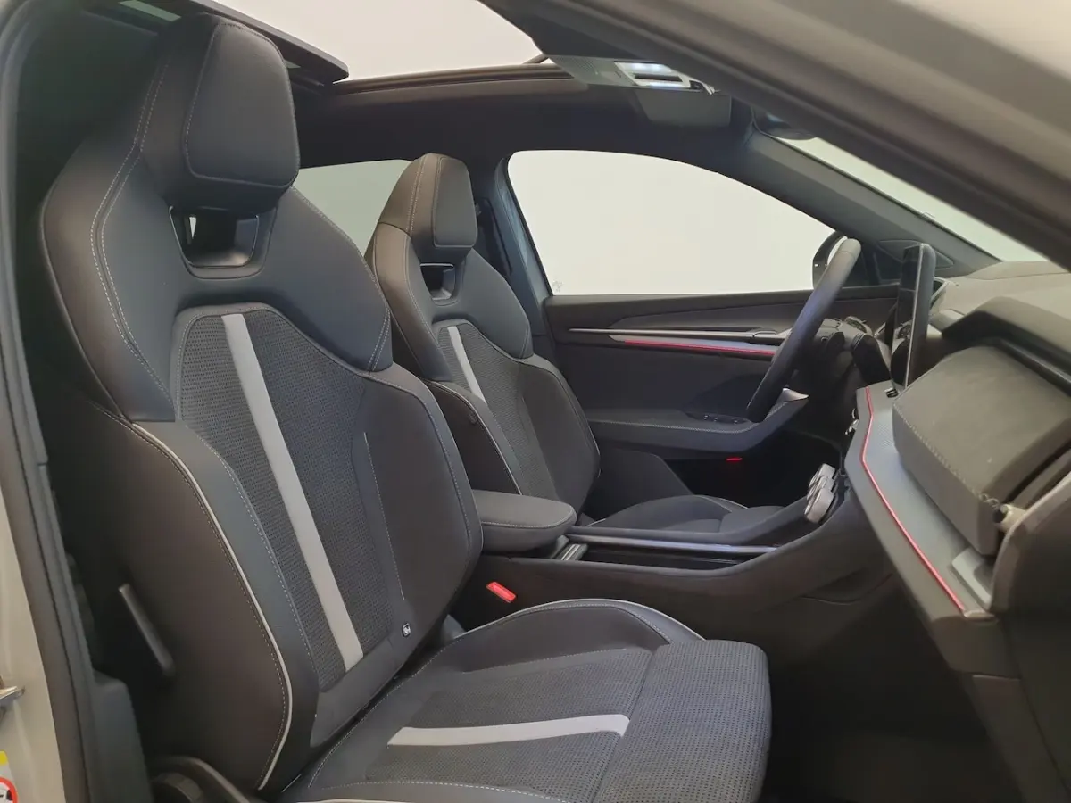 1.5 TSI PHEV DSG/AUT 204pk Sportline Business Wegklapbare Trekhaak, Panoramadak, Camera