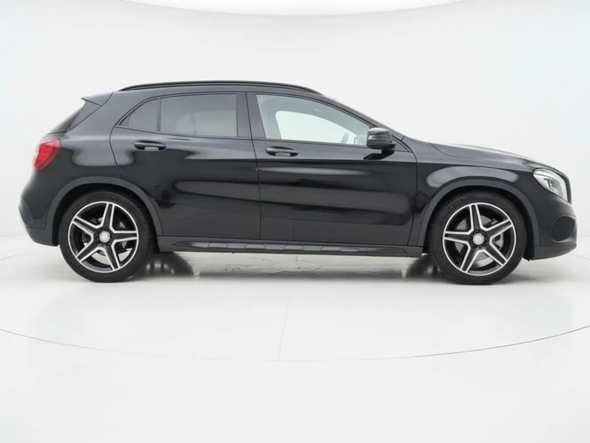 180 AMG Night Edition Plus | Cruise | Airco | Navi/Apple carplay | Pano | Stoelverwarming