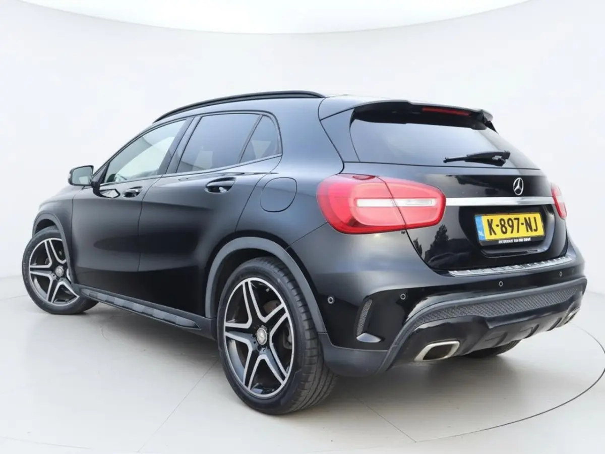 180 AMG Night Edition Plus | Cruise | Airco | Navi/Apple carplay | Pano | Stoelverwarming