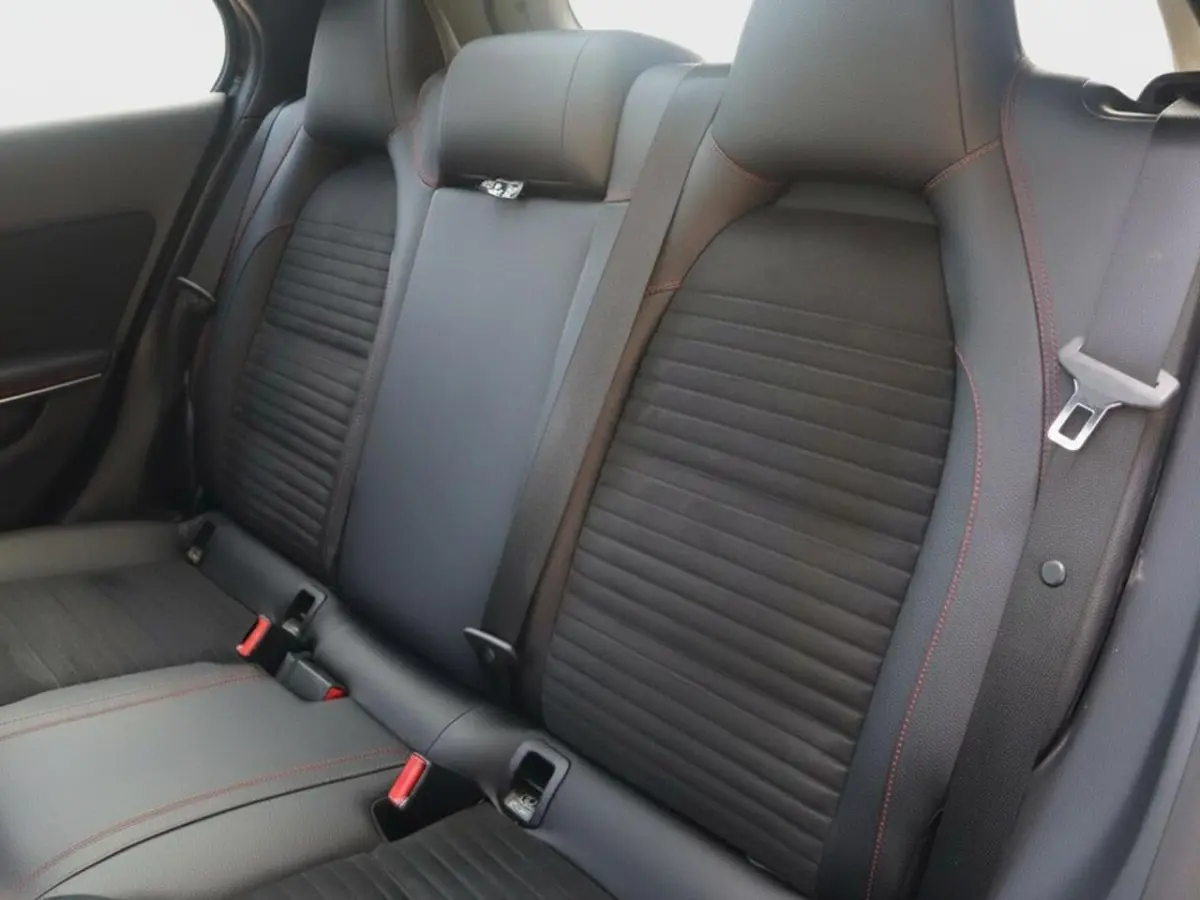 180 AMG Night Edition Plus | Cruise | Airco | Navi/Apple carplay | Pano | Stoelverwarming