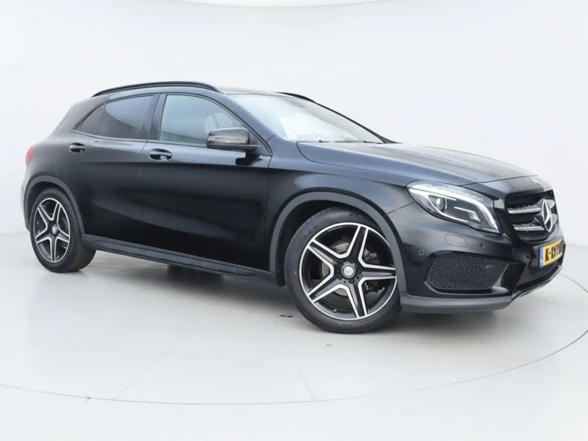 180 AMG Night Edition Plus | Cruise | Airco | Navi/Apple carplay | Pano | Stoelverwarming