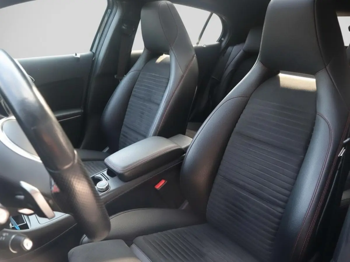 180 AMG Night Edition Plus | Cruise | Airco | Navi/Apple carplay | Pano | Stoelverwarming