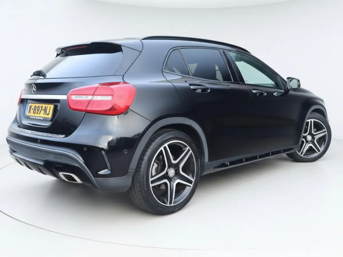 180 AMG Night Edition Plus | Cruise | Airco | Navi/Apple carplay | Pano | Stoelverwarming
