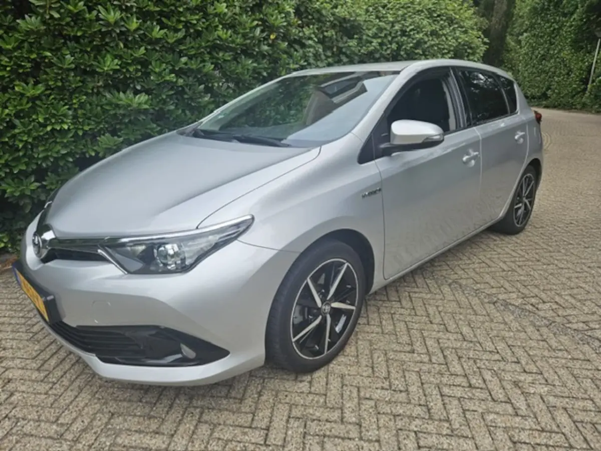 1.8 Hybrid Dynamic Keyless/Pdc