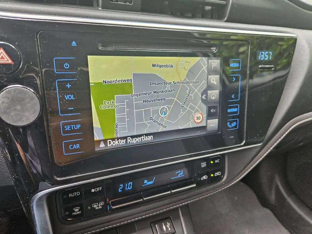 1.8 Hybrid Dynamic Keyless/Pdc