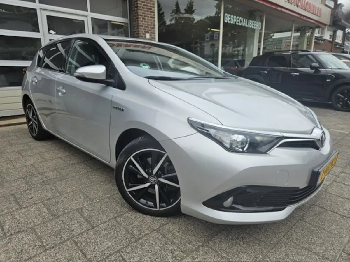 1.8 Hybrid Dynamic Keyless/Pdc