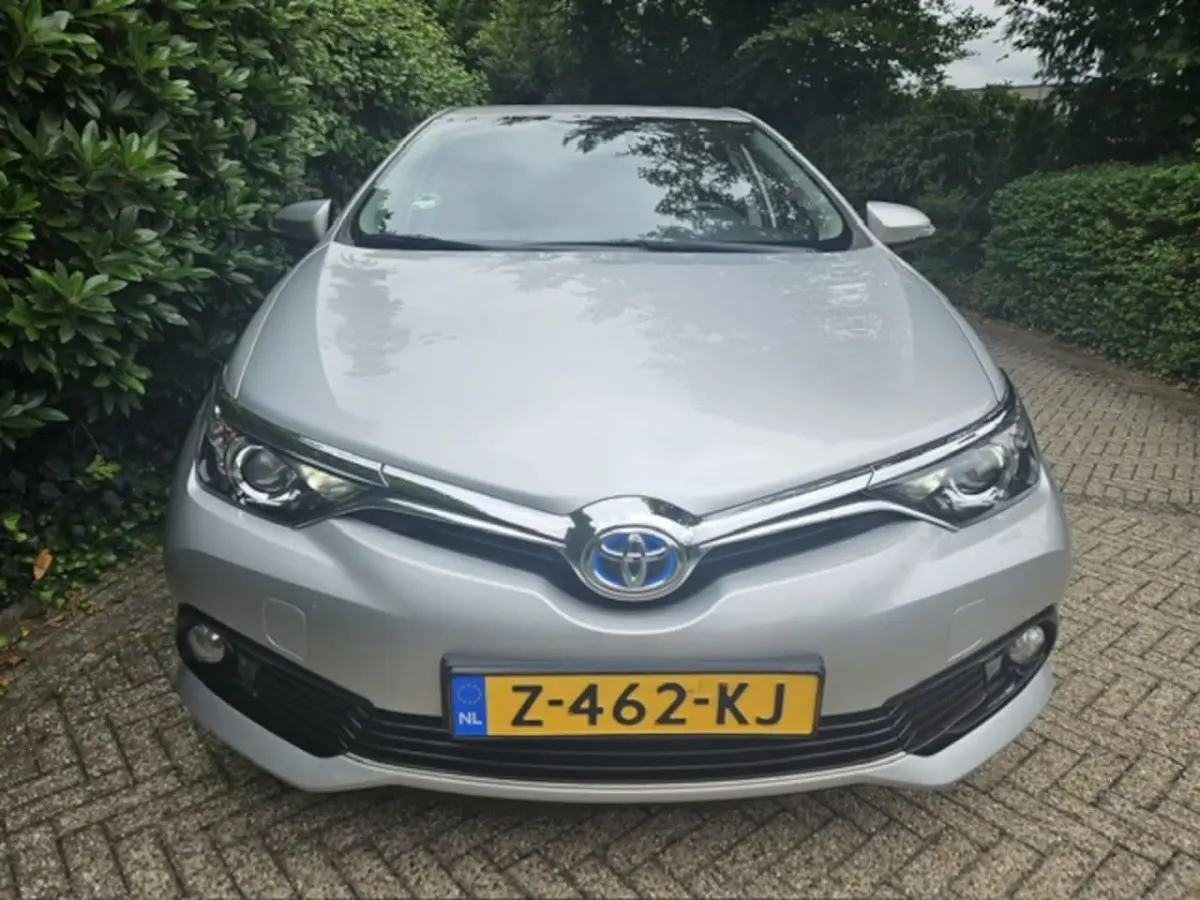 1.8 Hybrid Dynamic Keyless/Pdc