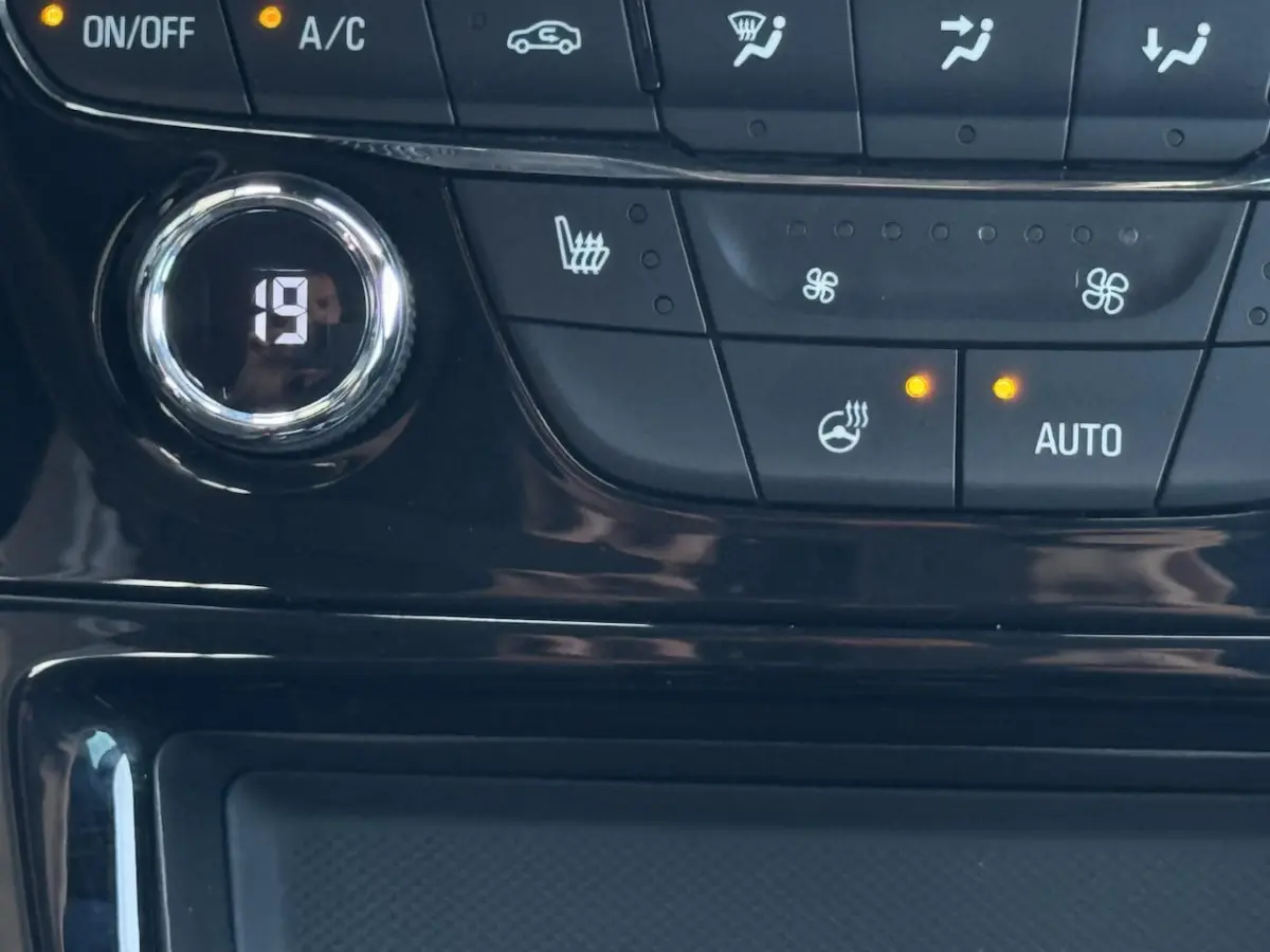 1.2 Design & Tech NL-AUTO | TREKHAAK | NAVI | LED