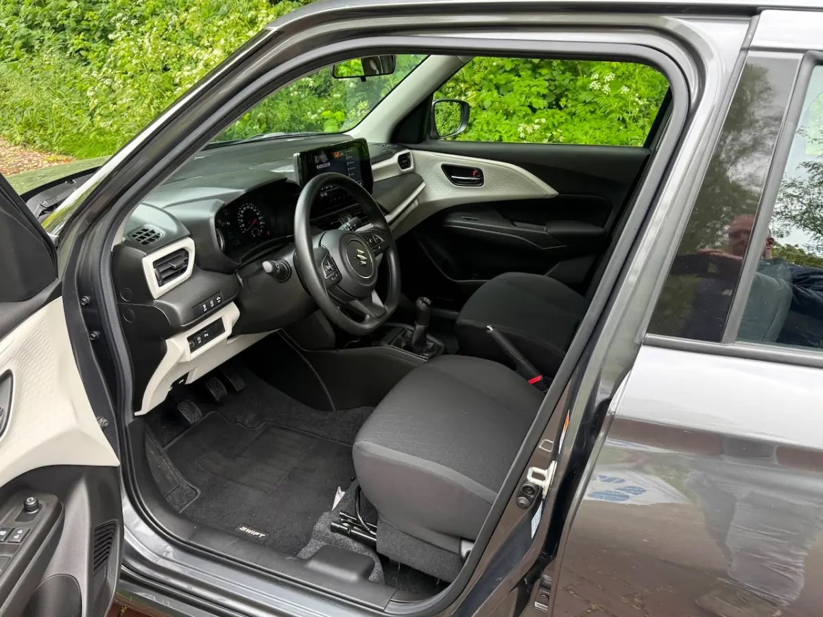 1.2 Comfort Smart Hybrid 1 Eig.b.j. 10-2024 17000 km 15â lm velgen