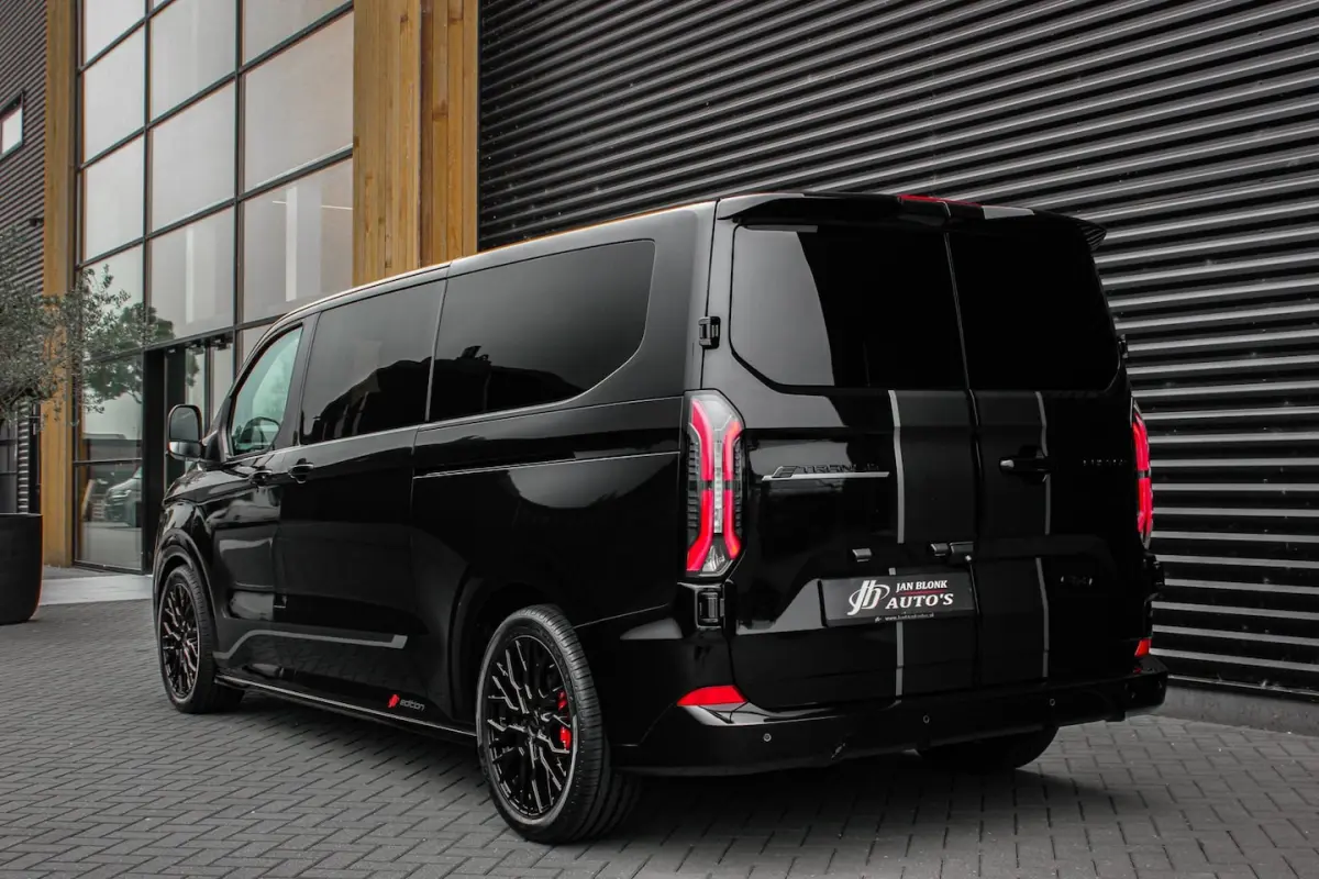 320 L2H1 Sport 71 kWh DC DUBBEL CABINE / JB-EDITON / CAMERA / 370KM RANGE / APPLE CARPLAY