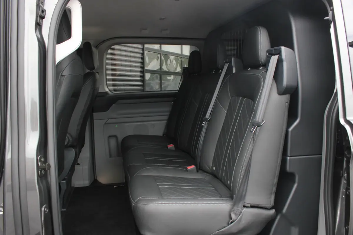 320 L2H1 Sport 71 kWh DC DUBBEL CABINE / JB-EDITON / CAMERA / 370KM RANGE / APPLE CARPLAY