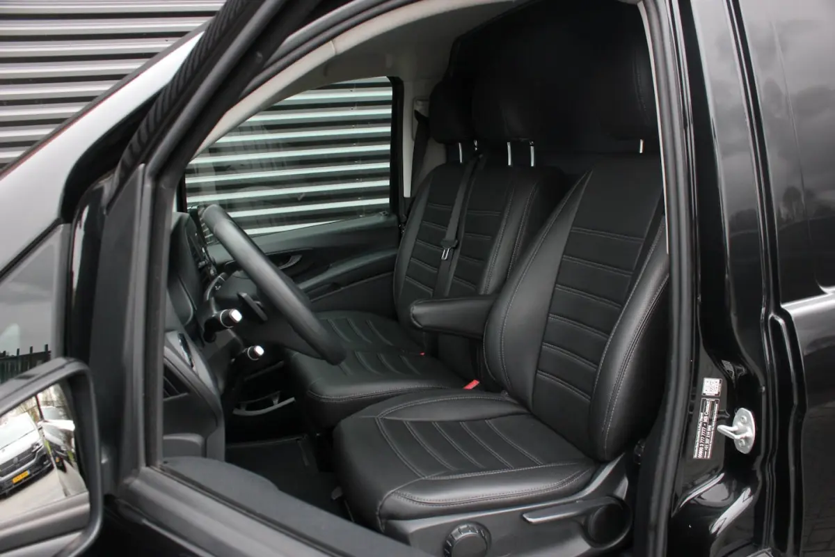 136PK JB-EDITION FULL BLACK / AMG / SPOILER /VERLAGINGSVEREN / NAVIGATIE / SIDE-BARS / TRE