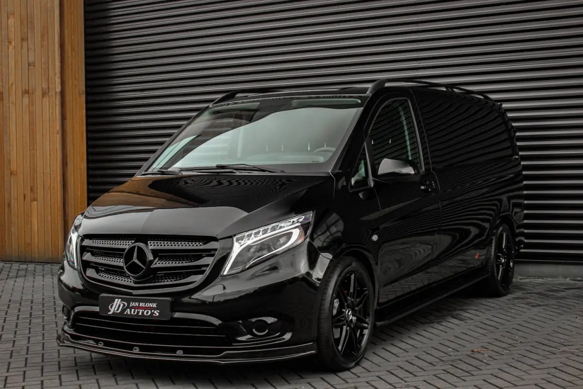136PK JB-EDITION FULL BLACK / AMG / SPOILER /VERLAGINGSVEREN / NAVIGATIE / SIDE-BARS / TRE