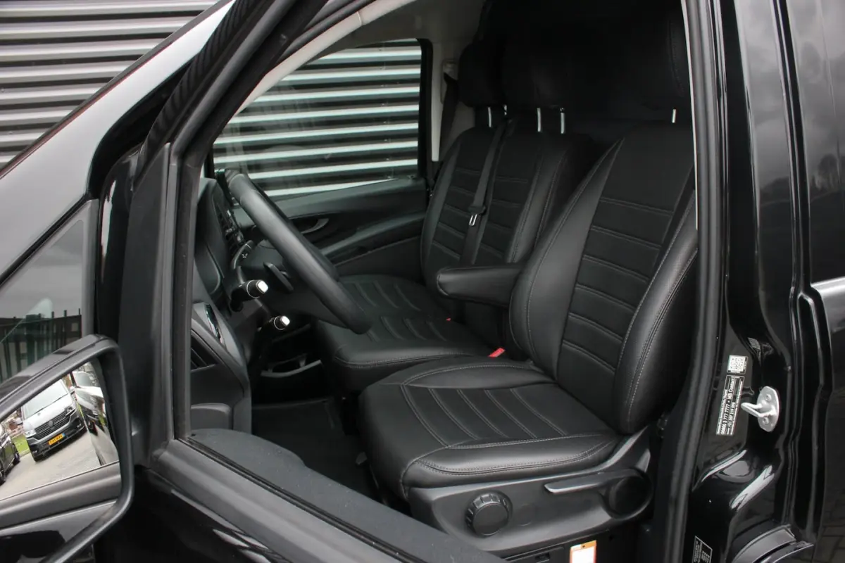 136PK JB-EDITION FULL BLACK / AMG / SPOILER /VERLAGINGSVEREN / NAVIGATIE / SIDE-BARS / TRE