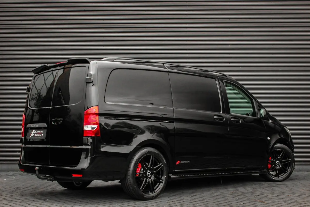 136PK JB-EDITION FULL BLACK / AMG / SPOILER /VERLAGINGSVEREN / NAVIGATIE / SIDE-BARS / TRE