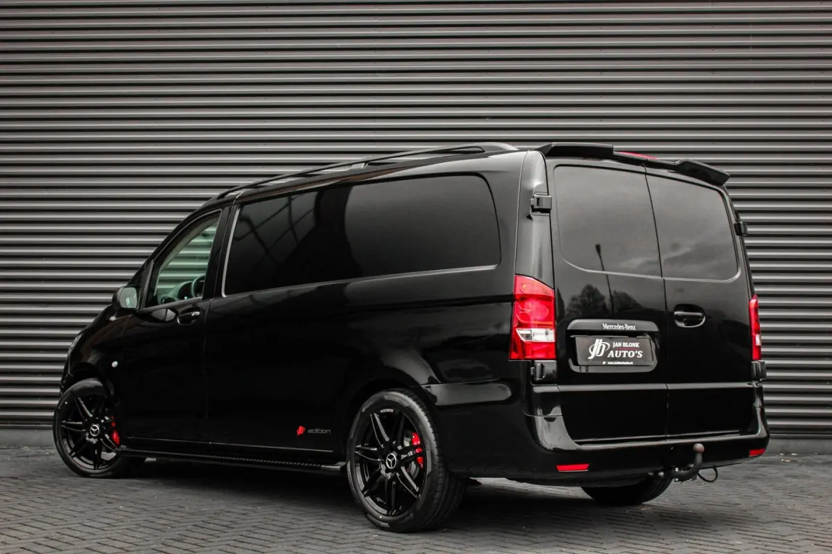136PK JB-EDITION FULL BLACK / AMG / SPOILER /VERLAGINGSVEREN / NAVIGATIE / SIDE-BARS / TRE
