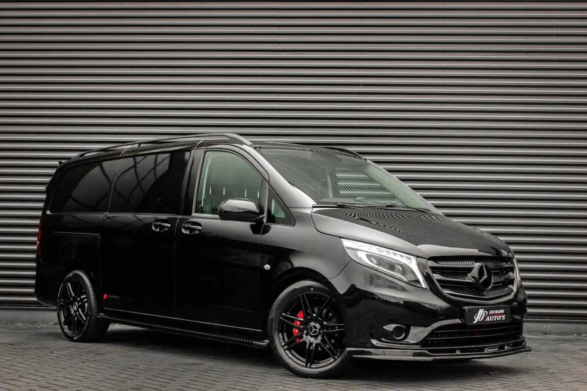 136PK JB-EDITION FULL BLACK / AMG / SPOILER /VERLAGINGSVEREN / NAVIGATIE / SIDE-BARS / TRE