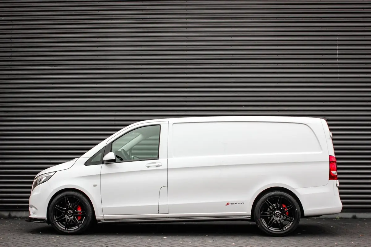 163PK LANG JB-EDITION FULL BLACK / AMG / SPOILER / VERLAGINGSVEREN / NAVIGATIE / SIDE-BARS