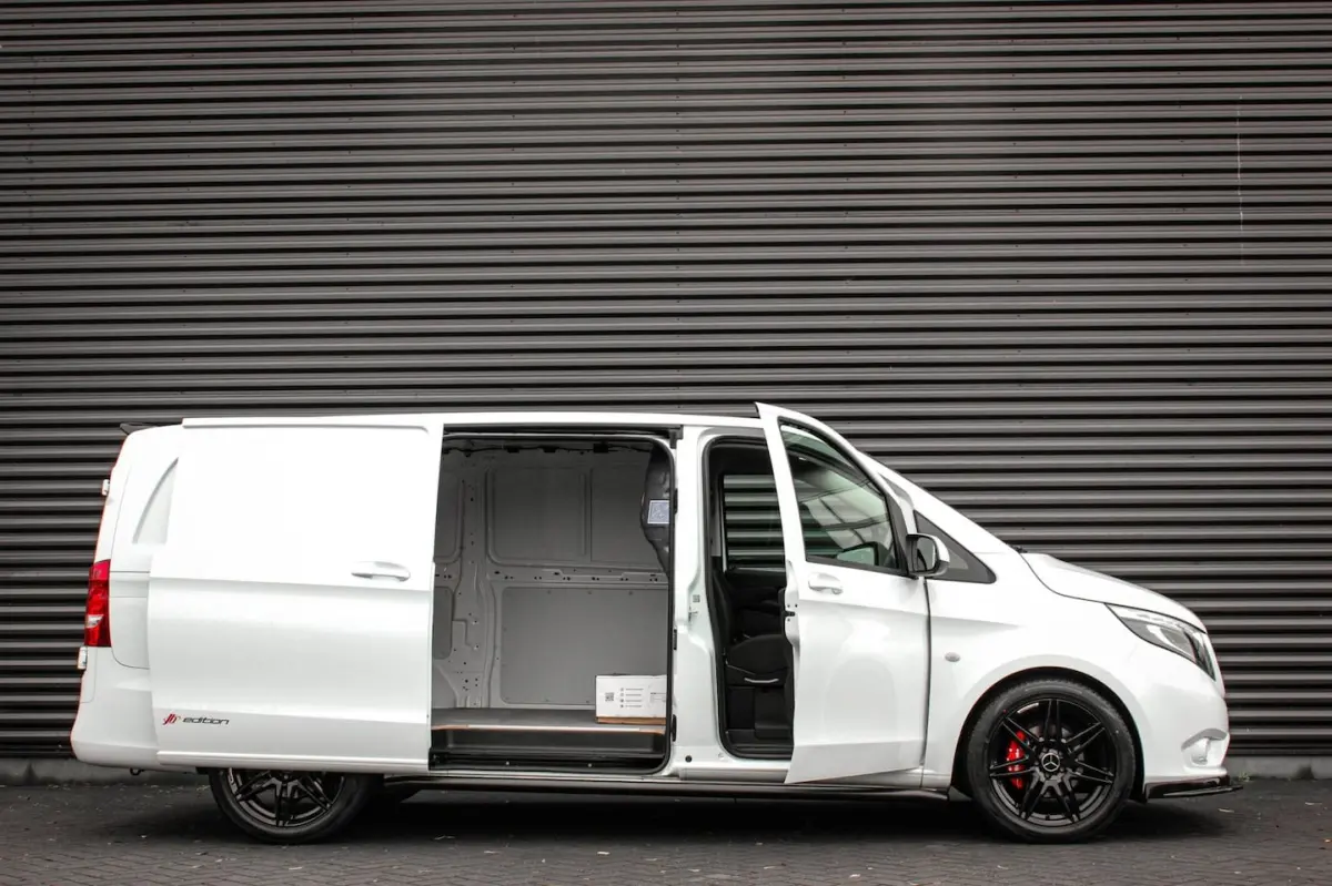 163PK LANG JB-EDITION FULL BLACK / AMG / SPOILER / VERLAGINGSVEREN / NAVIGATIE / SIDE-BARS