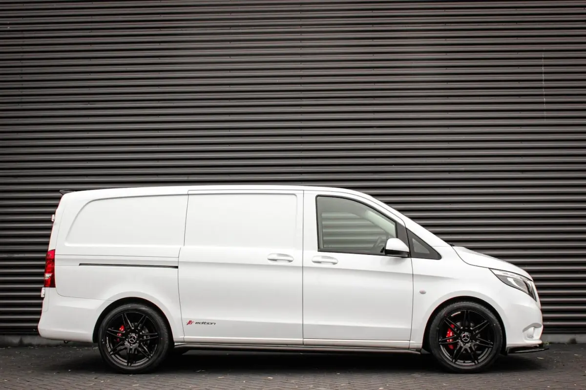 163PK LANG JB-EDITION FULL BLACK / AMG / SPOILER / VERLAGINGSVEREN / NAVIGATIE / SIDE-BARS