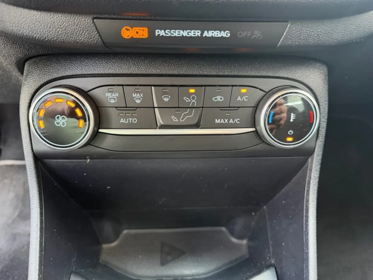 1.0 ECOB.HYBRIDE 125 PK TITANIUM NAVI AIRCO PDC