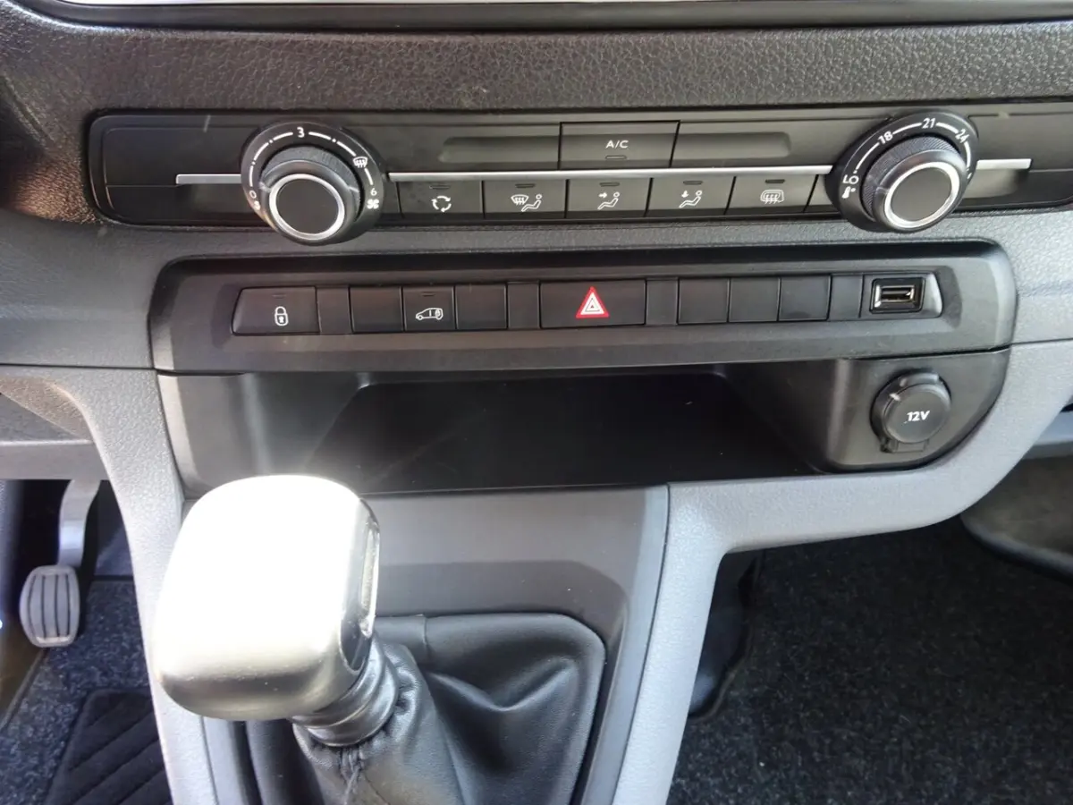 2.0 D-4D Navigator L3 AIRCO NAVIGATIE 3 ZITSPLAATSEN
