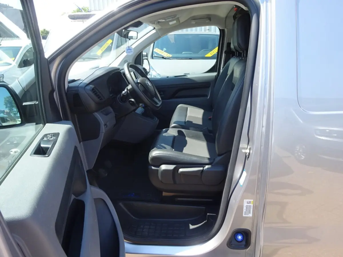 2.0 D-4D Navigator L3 AIRCO NAVIGATIE 3 ZITSPLAATSEN