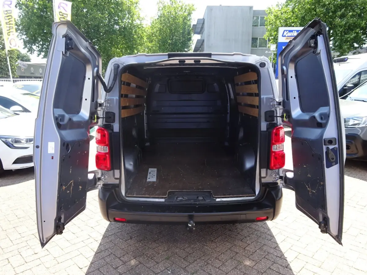 2.0 D-4D Navigator L3 AIRCO NAVIGATIE 3 ZITSPLAATSEN