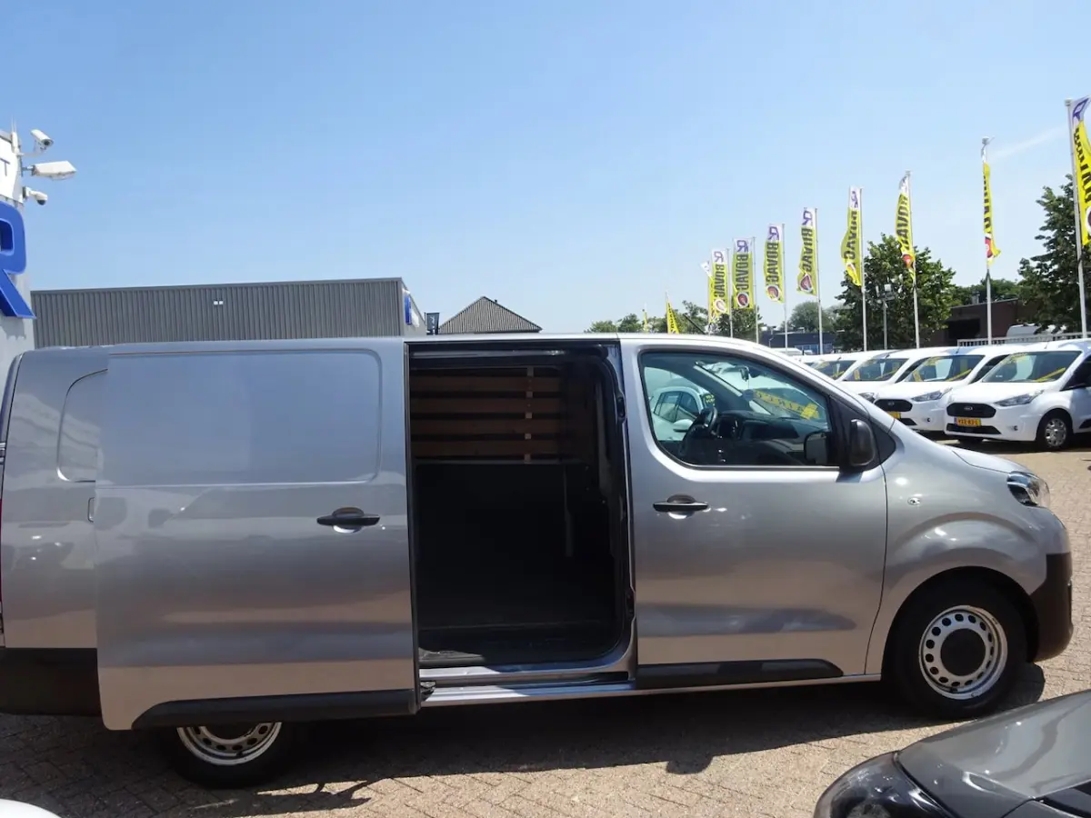 2.0 D-4D Navigator L3 AIRCO NAVIGATIE 3 ZITSPLAATSEN